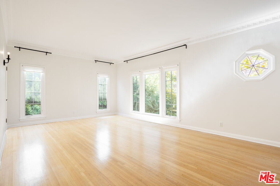 442 S Maple Dr Unit: 1/2