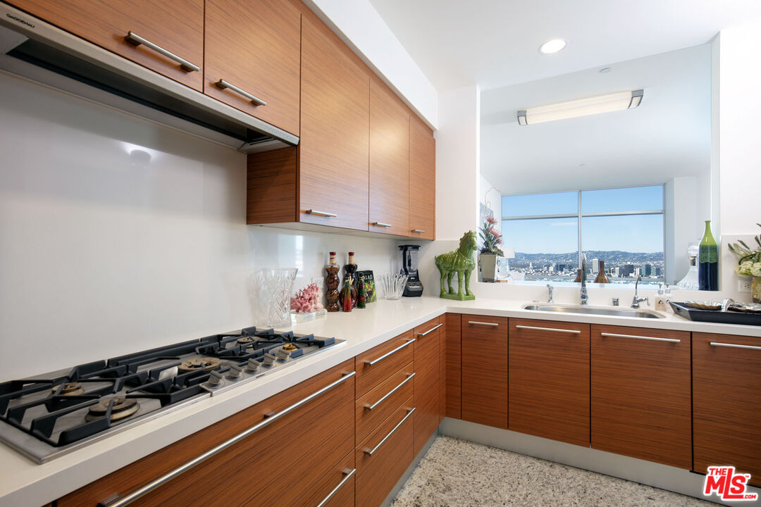 900 W Olympic Blvd Unit: 40F