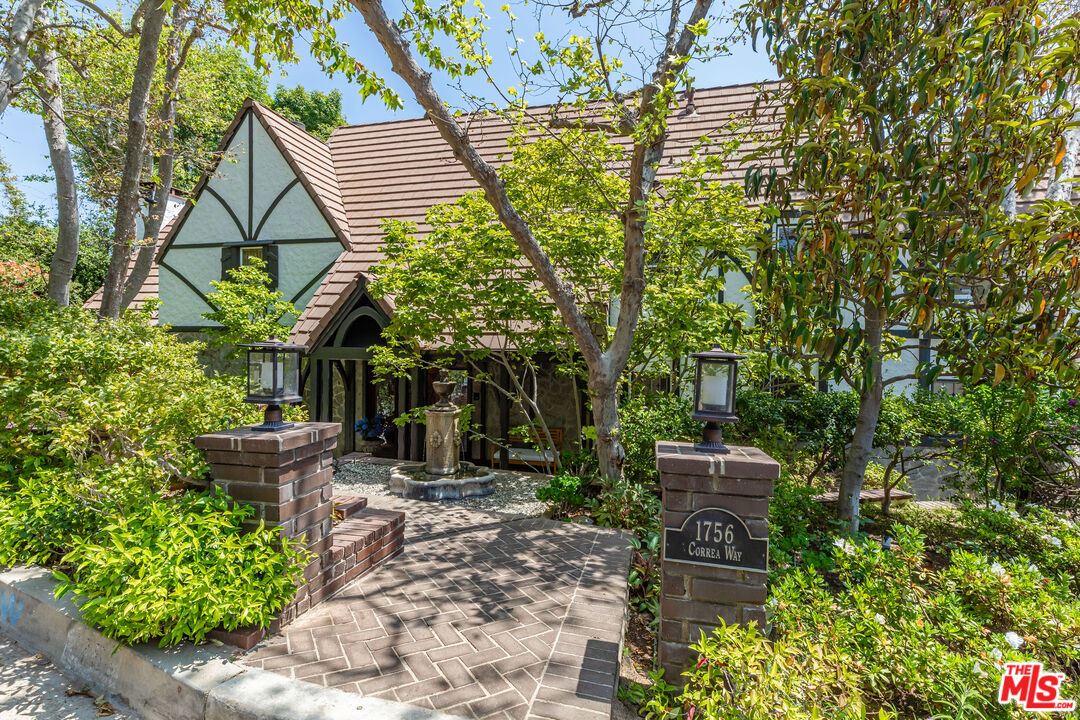 1756 Correa Way