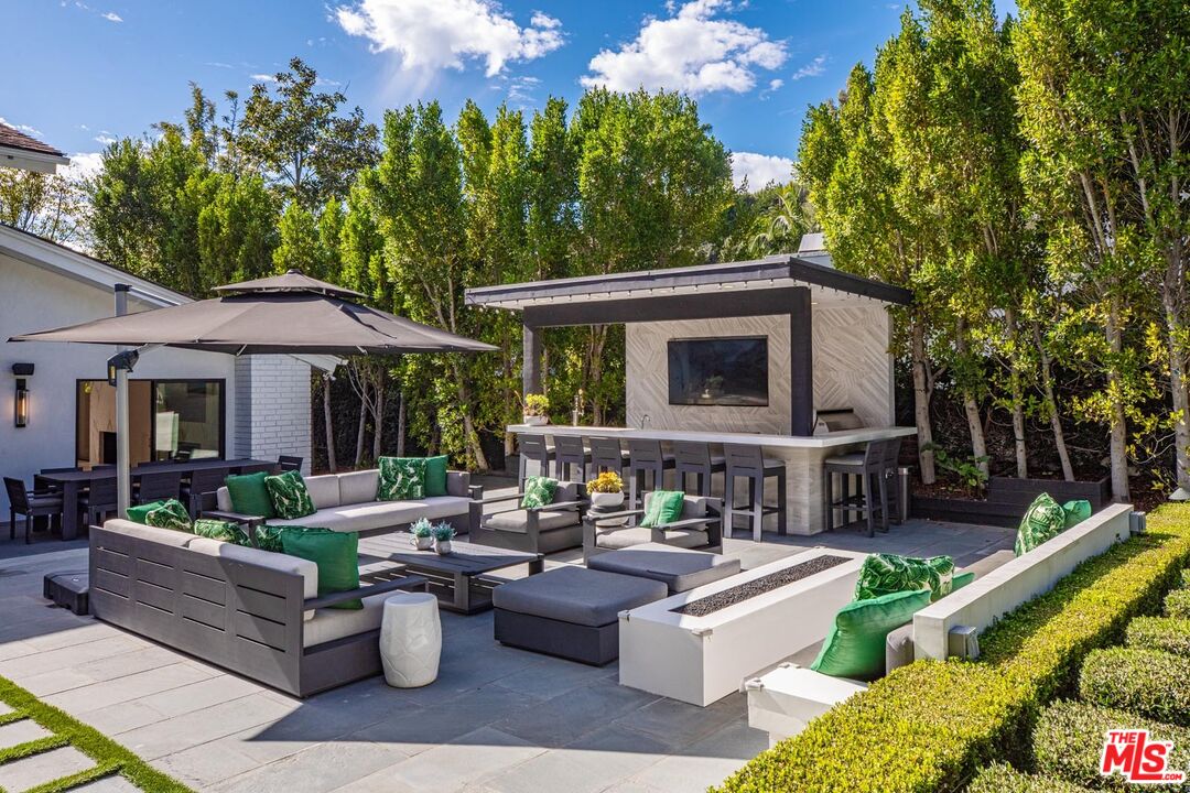 9823 Cardigan Pl