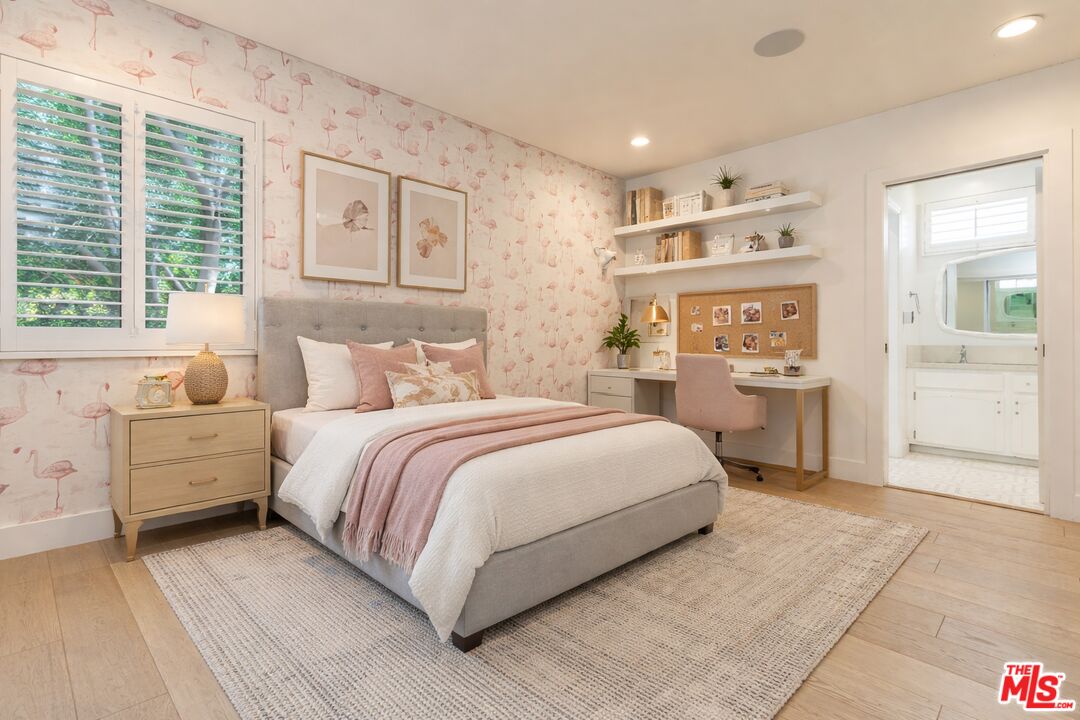 9823 Cardigan Pl
