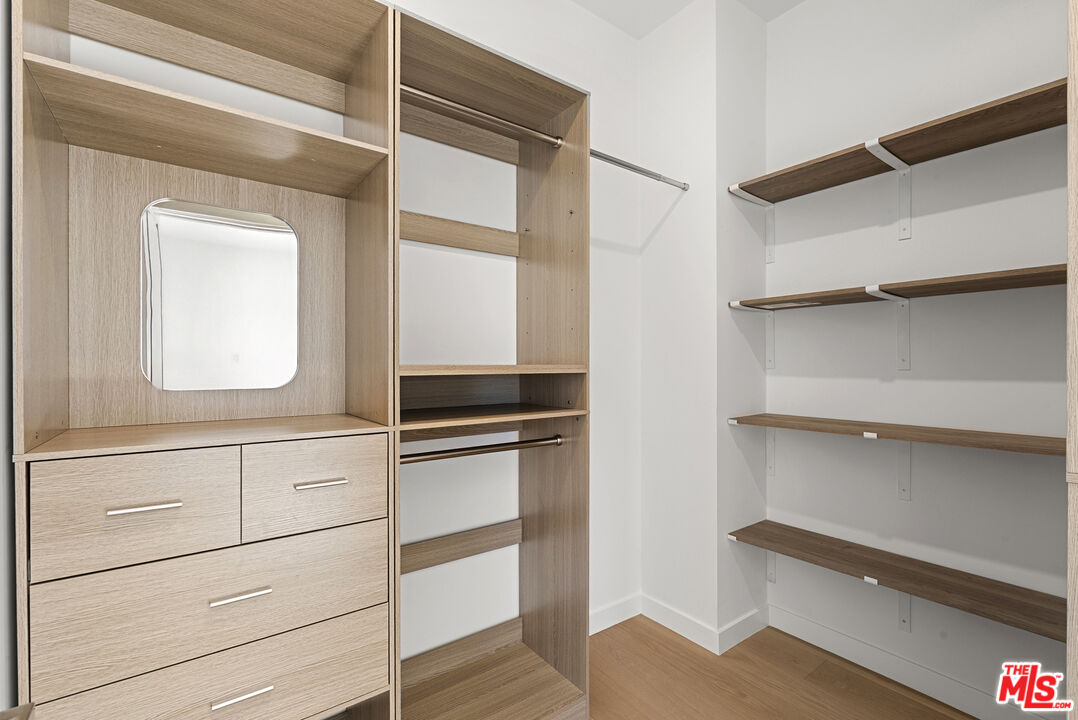 822 N Orange Grove Ave