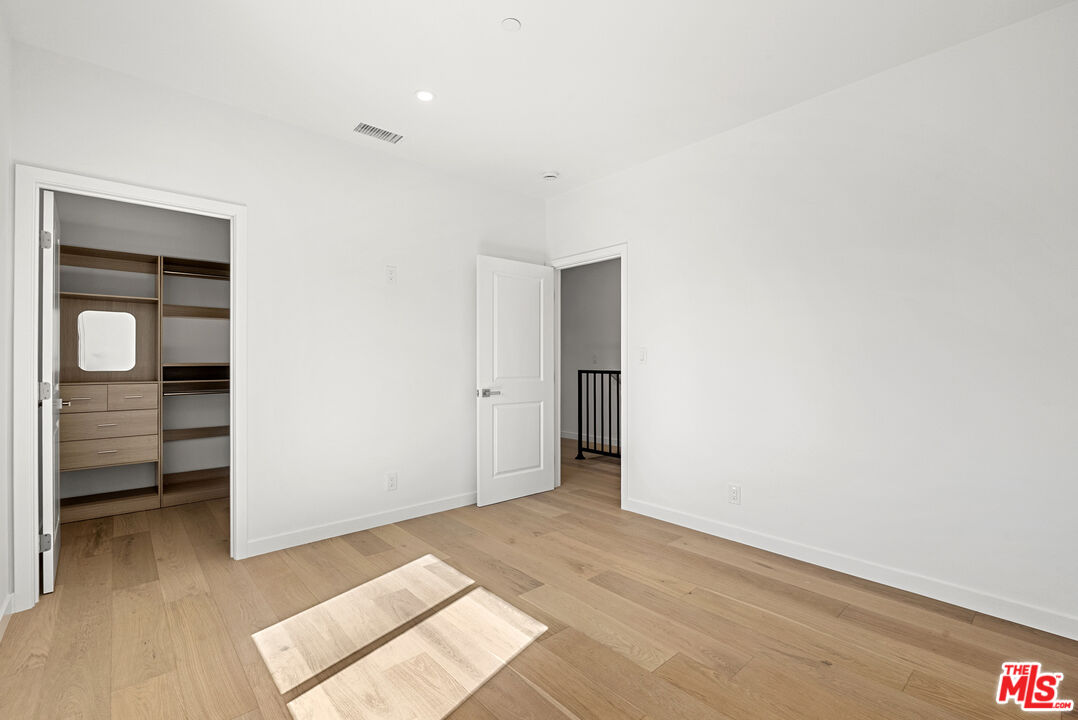 822 N Orange Grove Ave