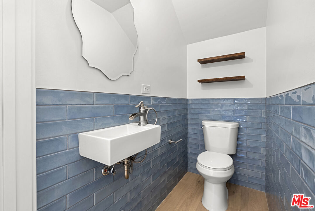 822 N Orange Grove Ave