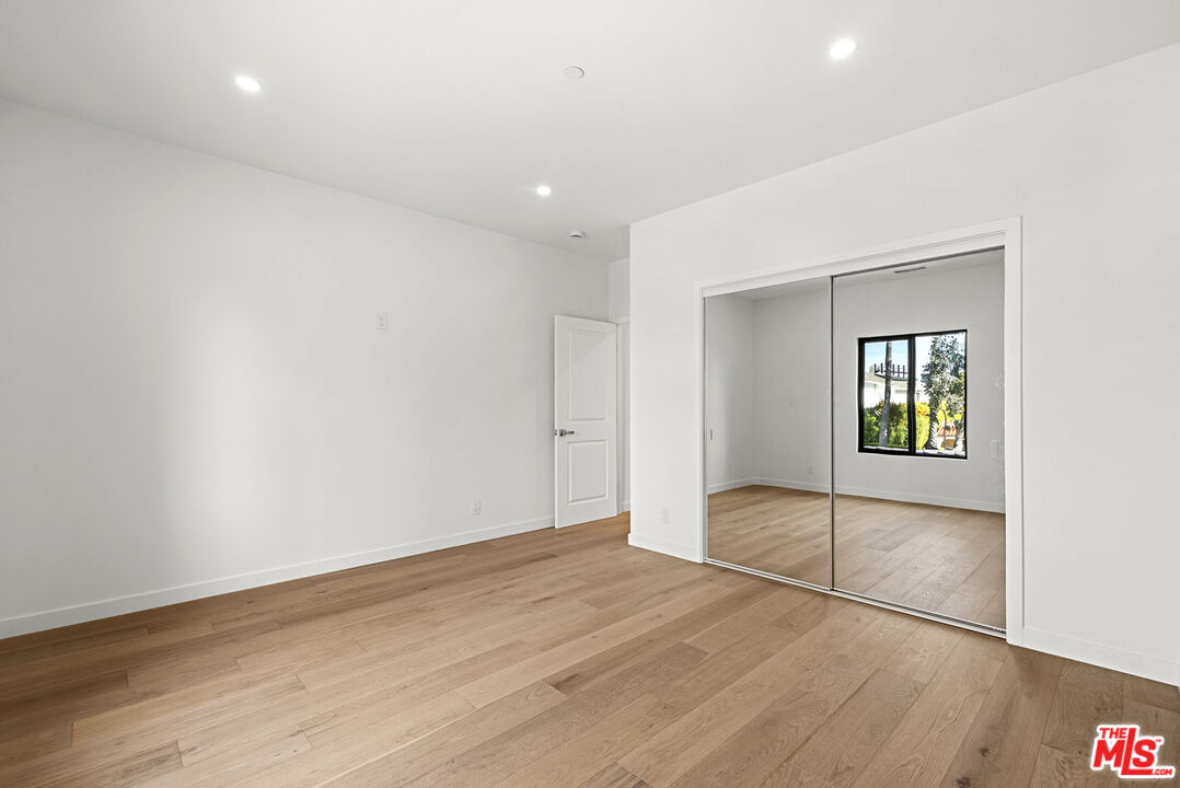 822 N Orange Grove Ave