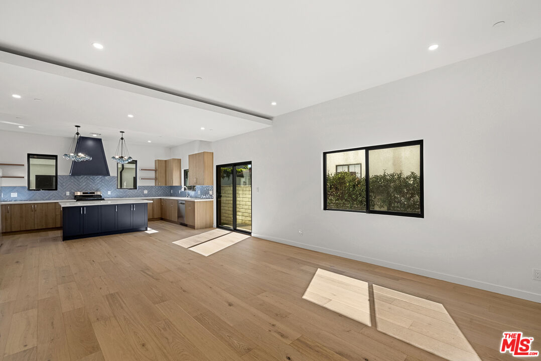 822 N Orange Grove Ave