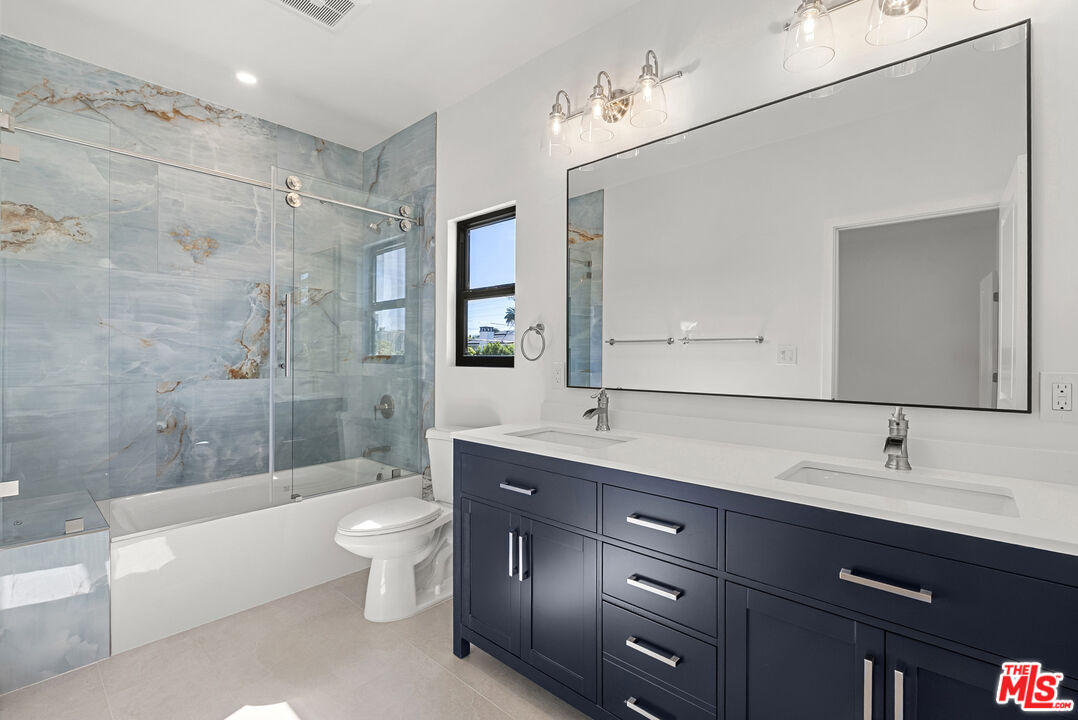 822 N Orange Grove Ave