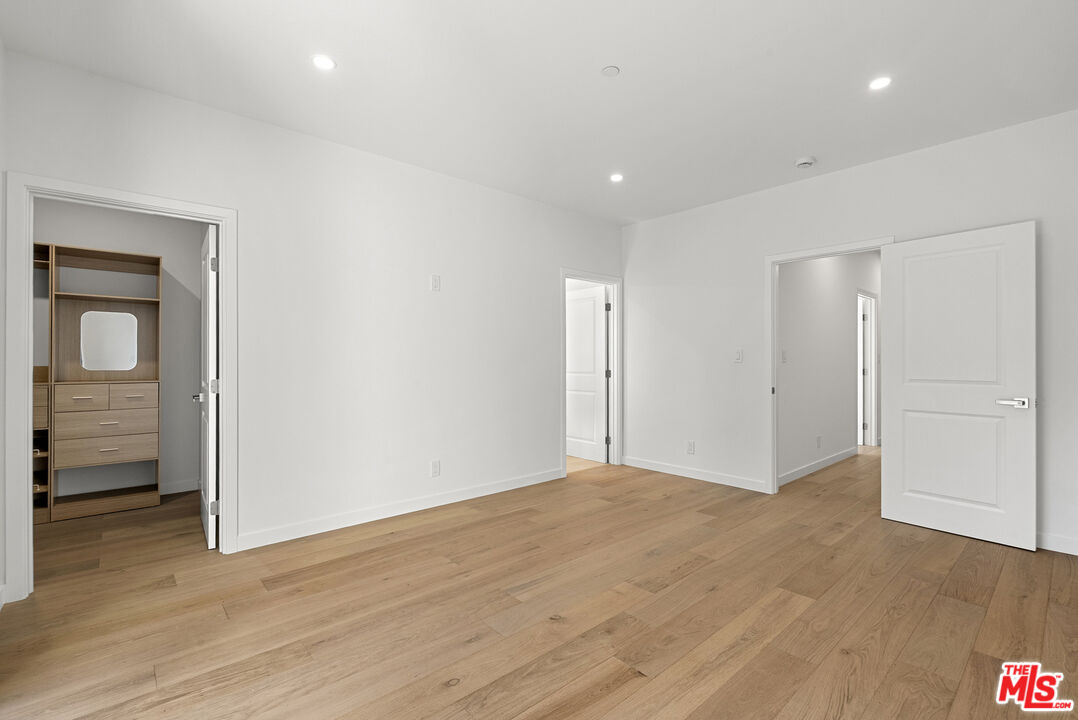 822 N Orange Grove Ave