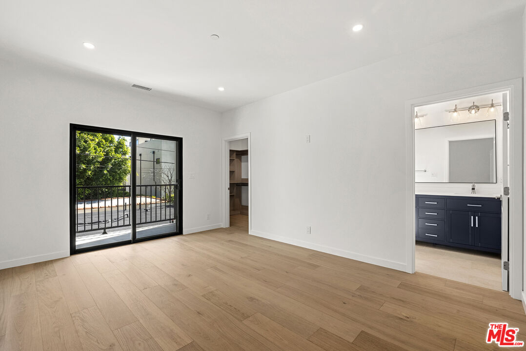 822 N Orange Grove Ave