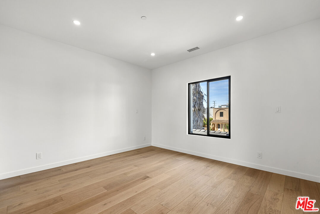 822 N Orange Grove Ave