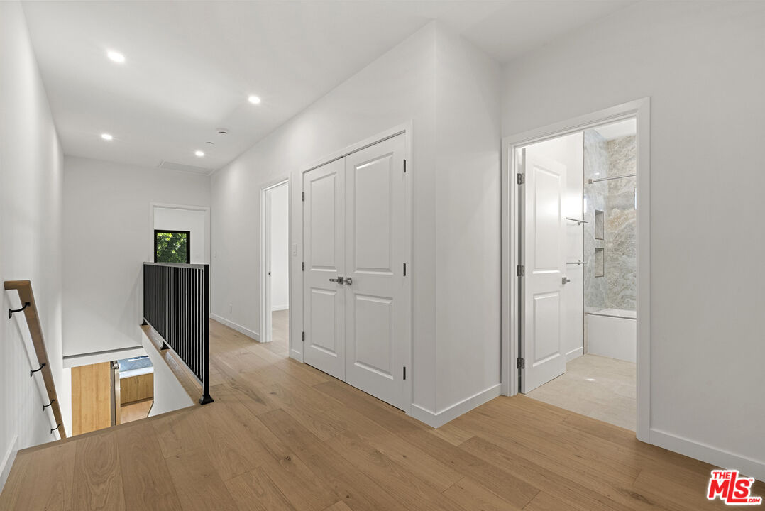 822 N Orange Grove Ave