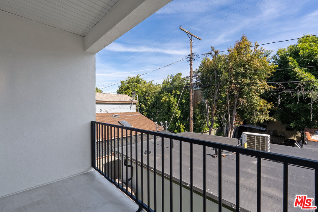 824 N Orange Grove Ave