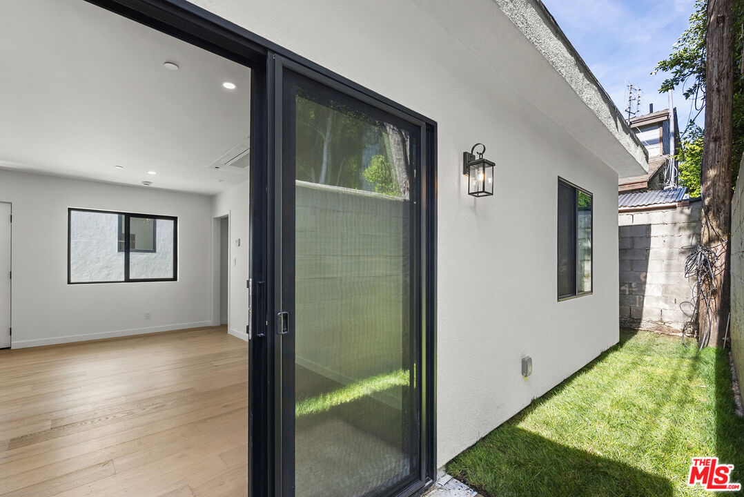 822 N Orange Grove Ave Unit: 822.5