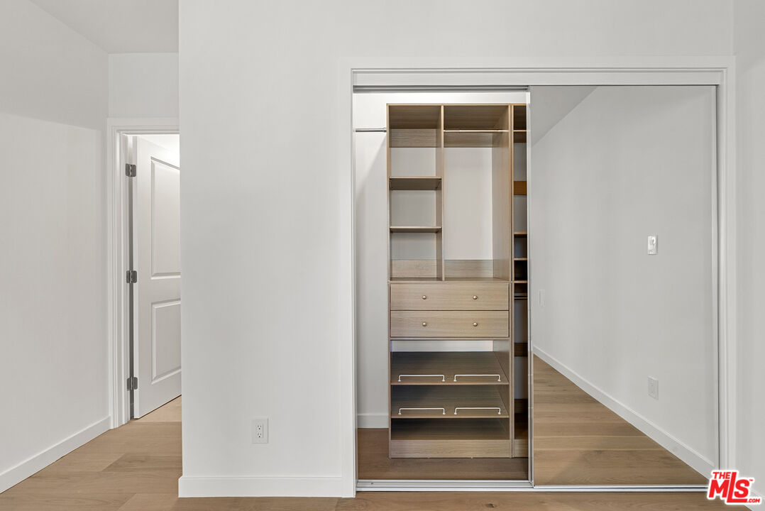 822 N Orange Grove Ave Unit: 822.5