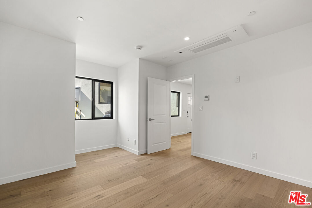 822 N Orange Grove Ave Unit: 822.5