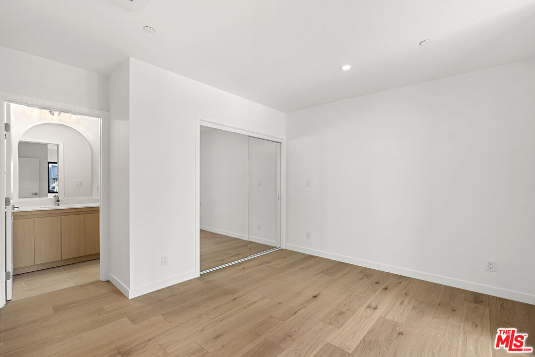 822 N Orange Grove Ave Unit: 822.5