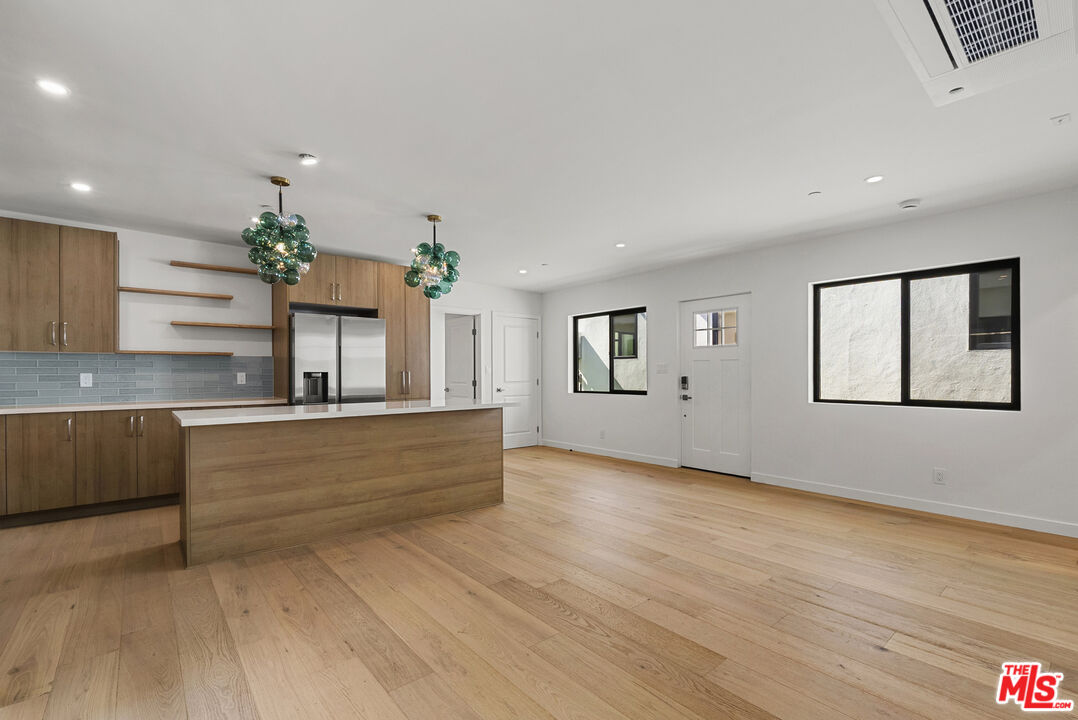 822 N Orange Grove Ave Unit: 822.5