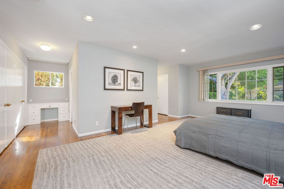 723 N Sierra Dr