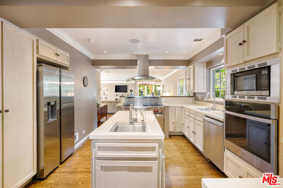 723 N Sierra Dr