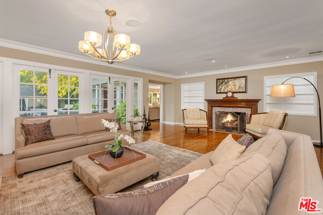 723 N Sierra Dr