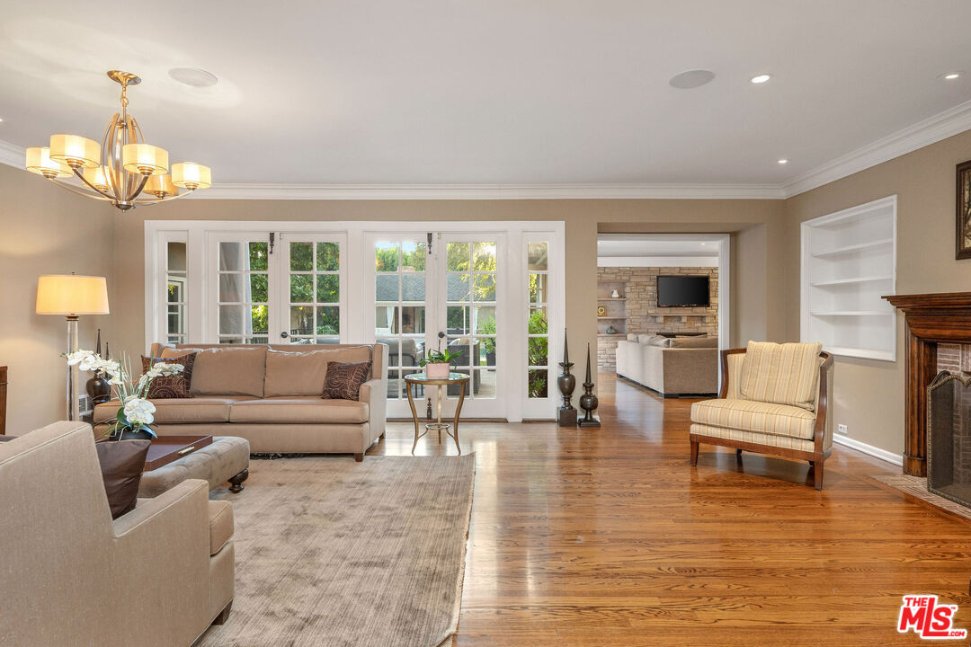 723 N Sierra Dr