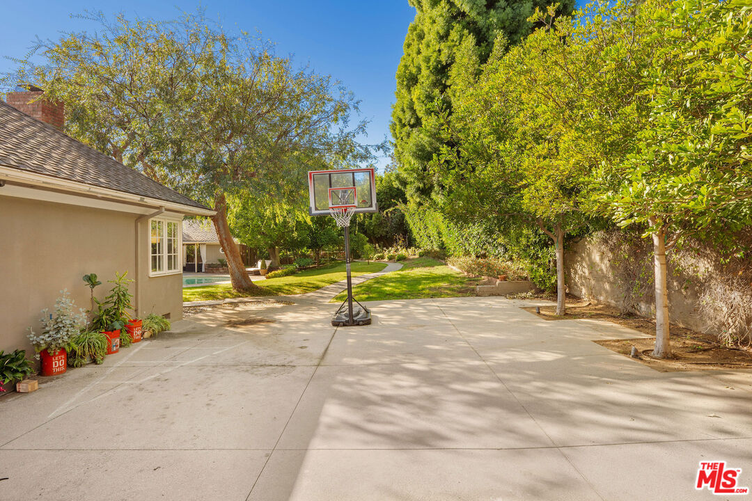 723 N Sierra Dr
