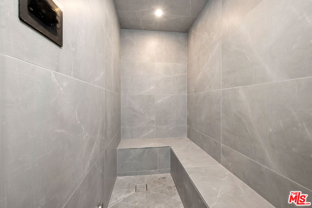 723 N Sierra Dr