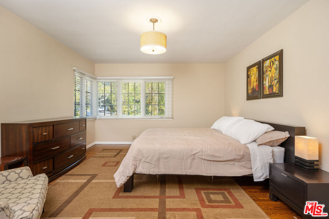 723 N Sierra Dr