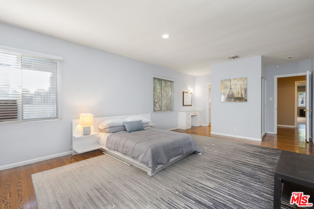 723 N Sierra Dr