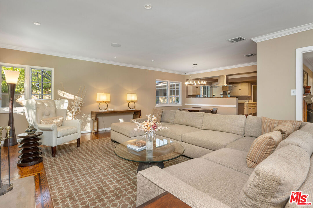 723 N Sierra Dr