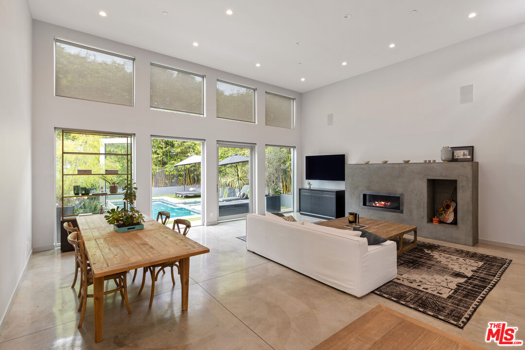 329 Westbourne Dr