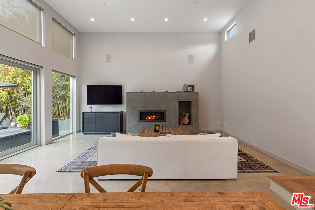 329 Westbourne Dr