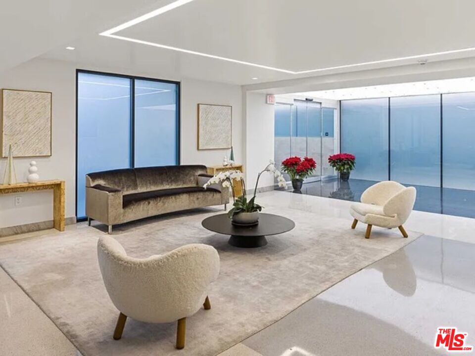 818 N Doheny Dr Unit: 401