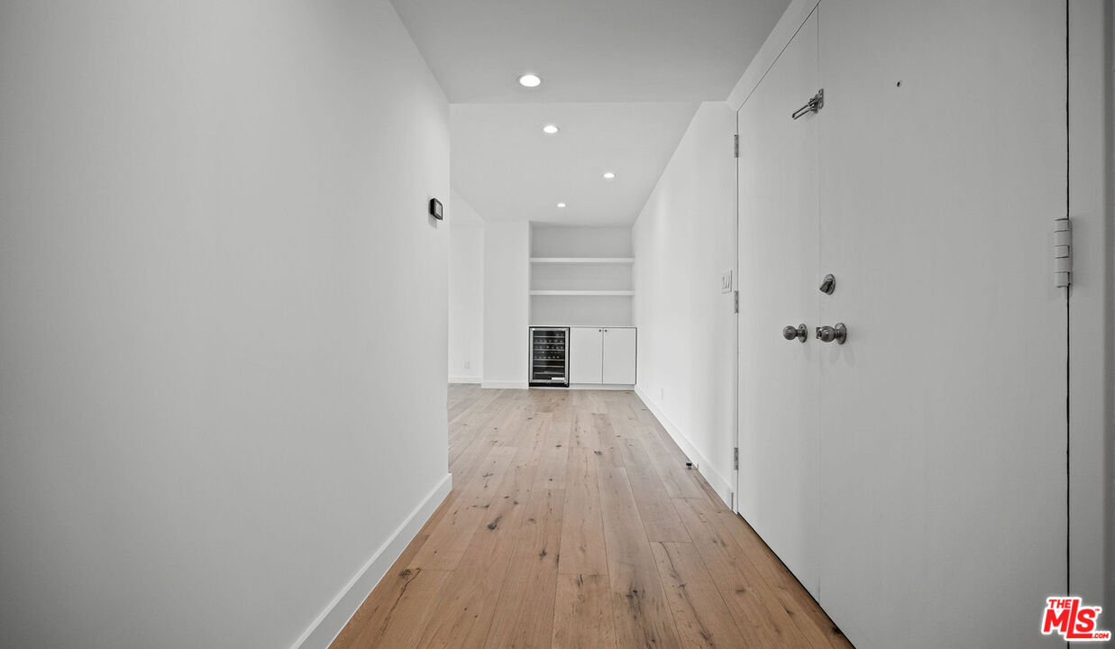 818 N Doheny Dr Unit: 401
