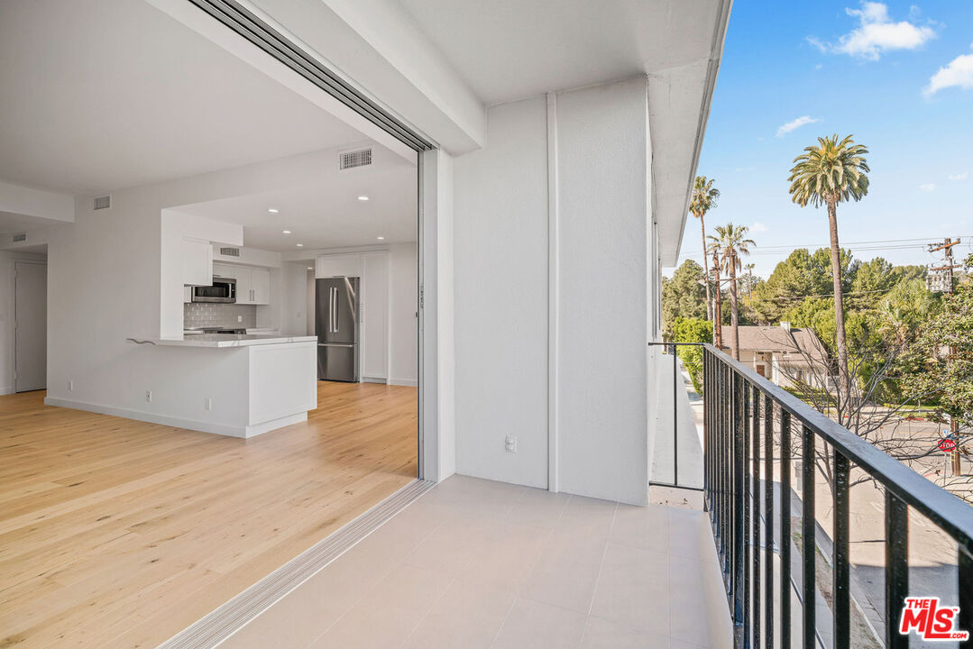818 N Doheny Dr Unit: 401