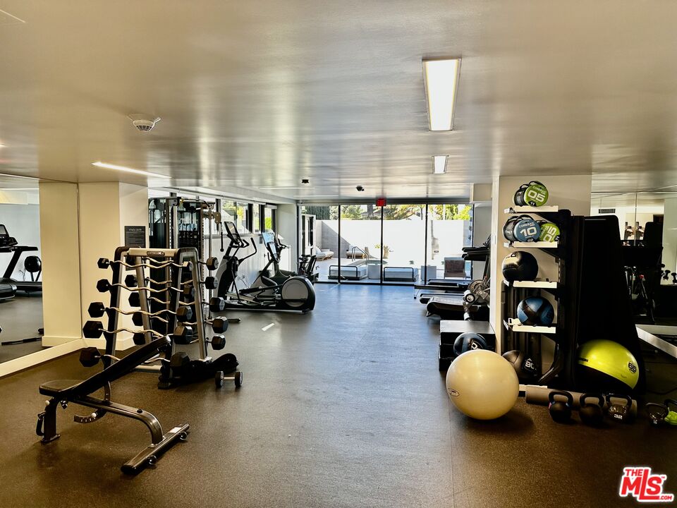 818 N Doheny Dr Unit: 401