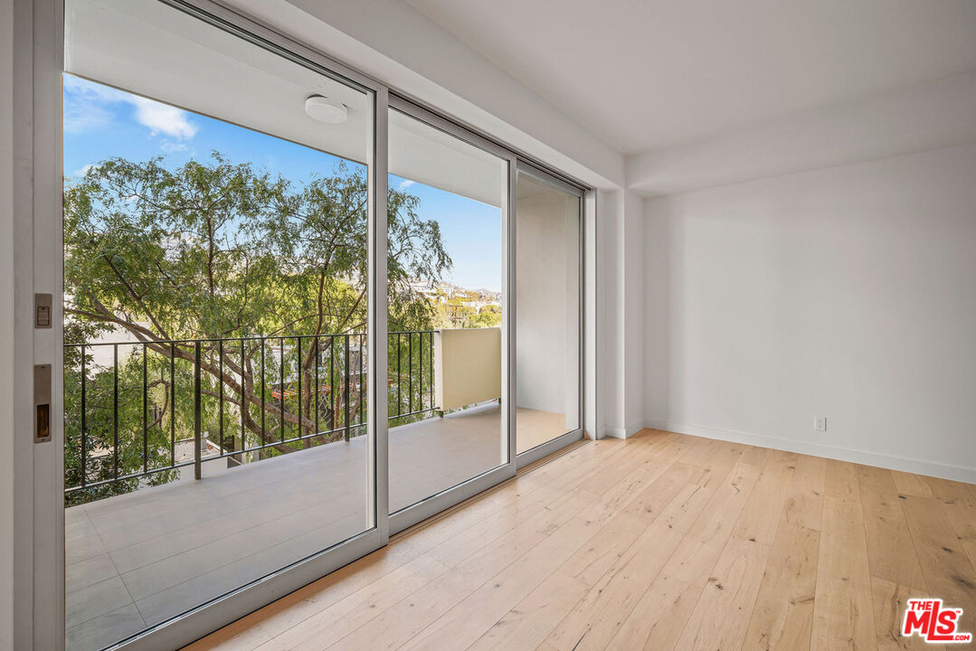 818 N Doheny Dr Unit: 401