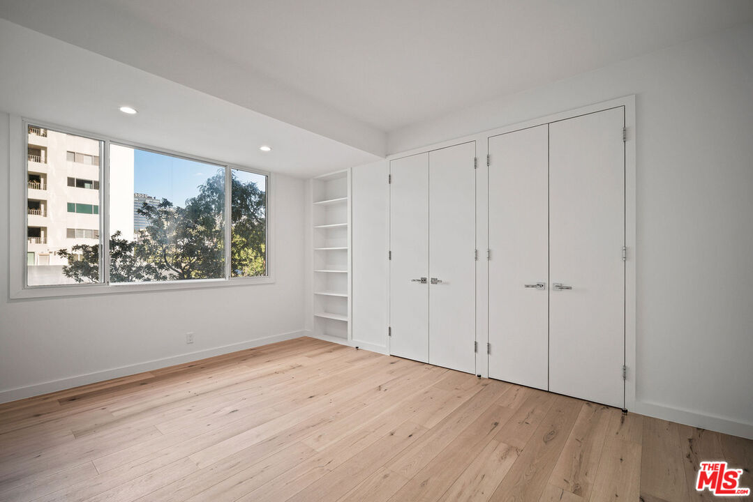 818 N Doheny Dr Unit: 401