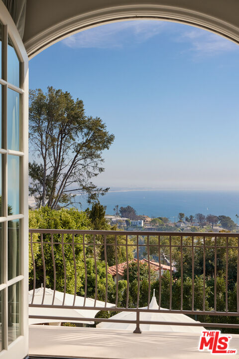 541 Paseo Miramar