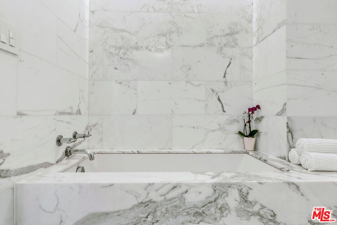 838 N Doheny Dr Unit: 1202