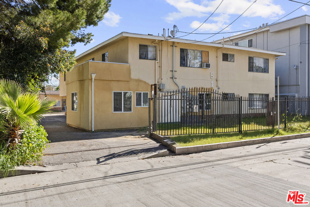 5142 Denny Ave Unit: 7