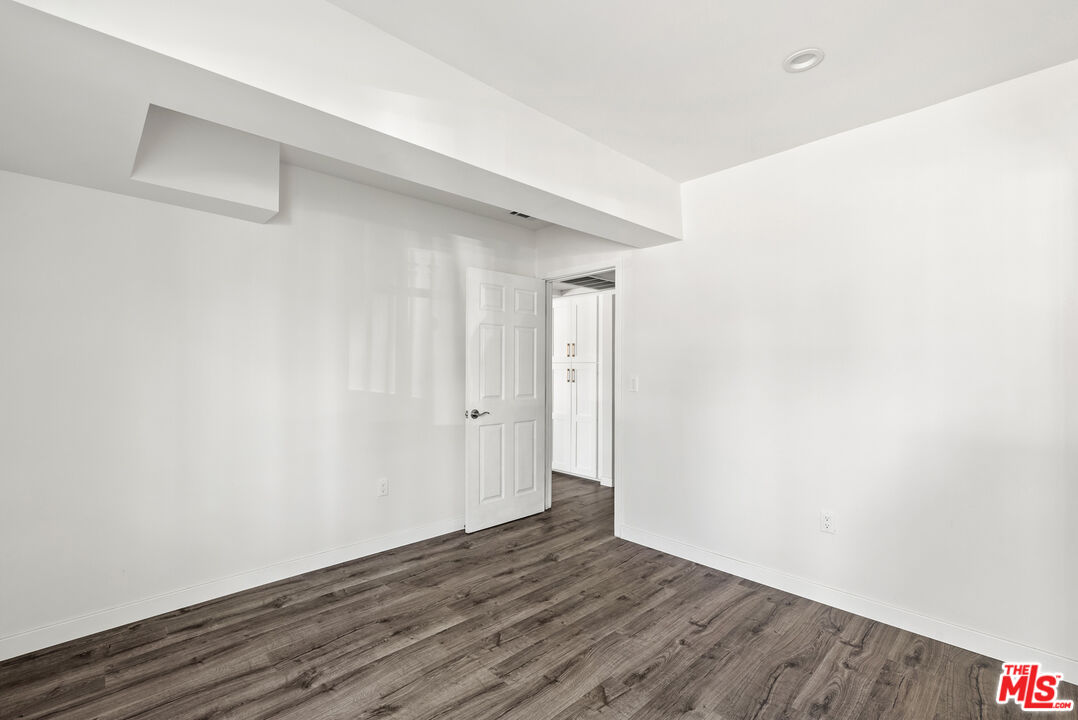 5142 Denny Ave Unit: 7