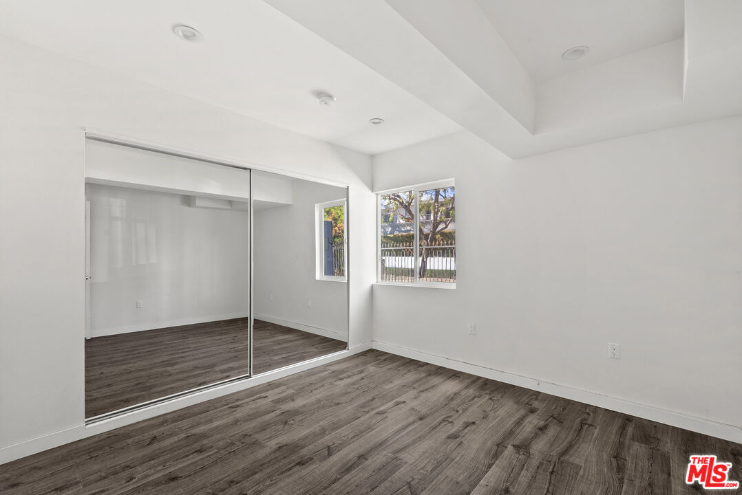 5142 Denny Ave Unit: 7