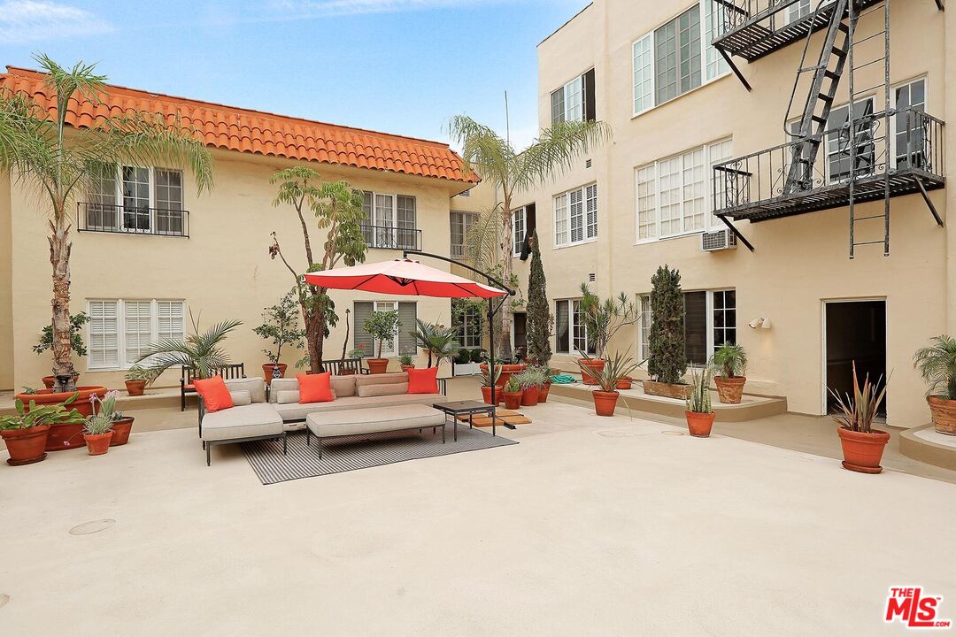 1345 N Hayworth Ave Unit: 5