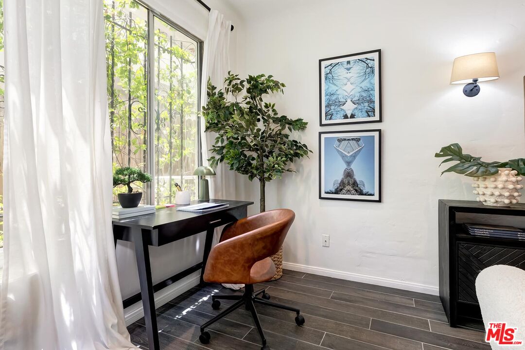 1345 N Hayworth Ave Unit: 5