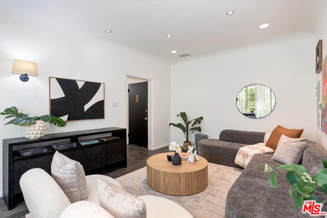 1345 N Hayworth Ave Unit: 5
