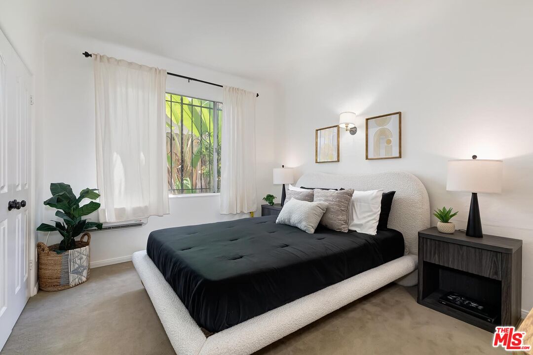 1345 N Hayworth Ave Unit: 5