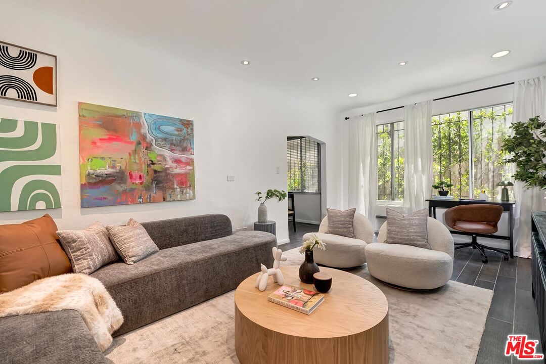 1345 N Hayworth Ave Unit: 5