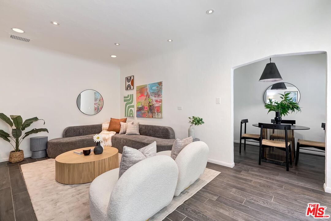 1345 N Hayworth Ave Unit: 5