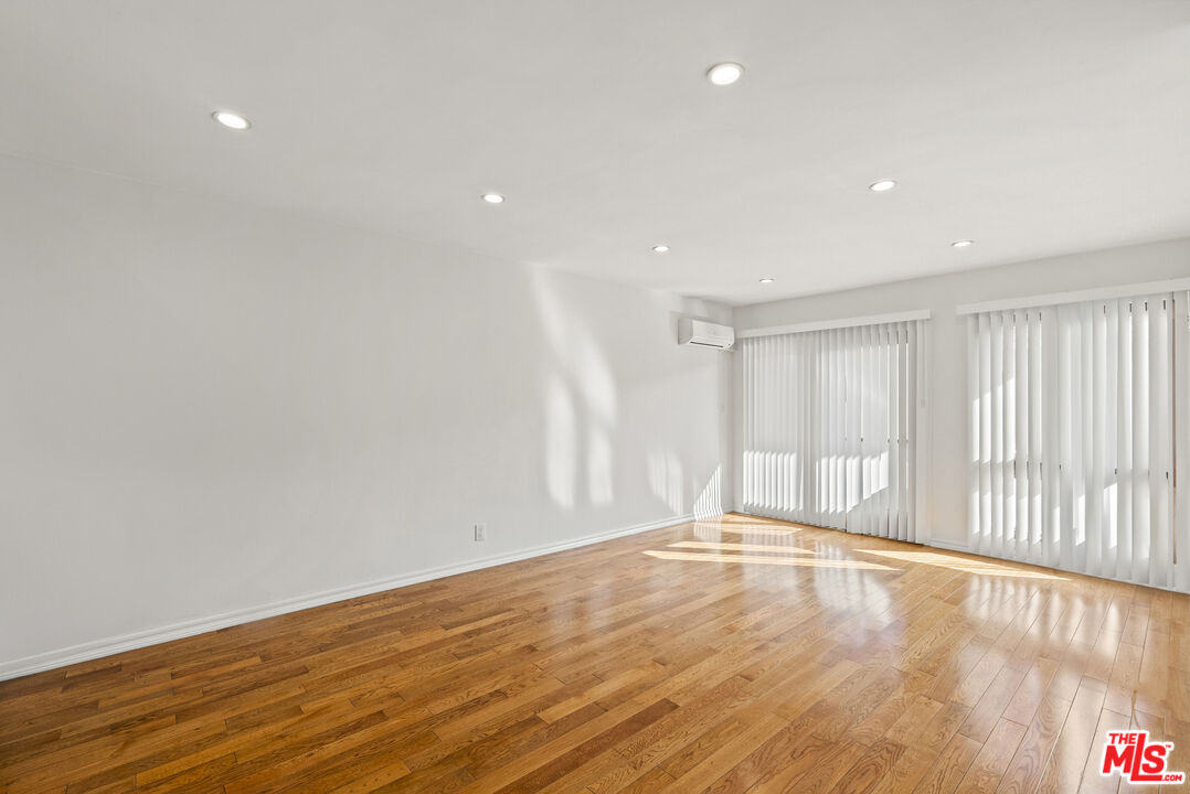 1425 N Harper Ave Unit: 2